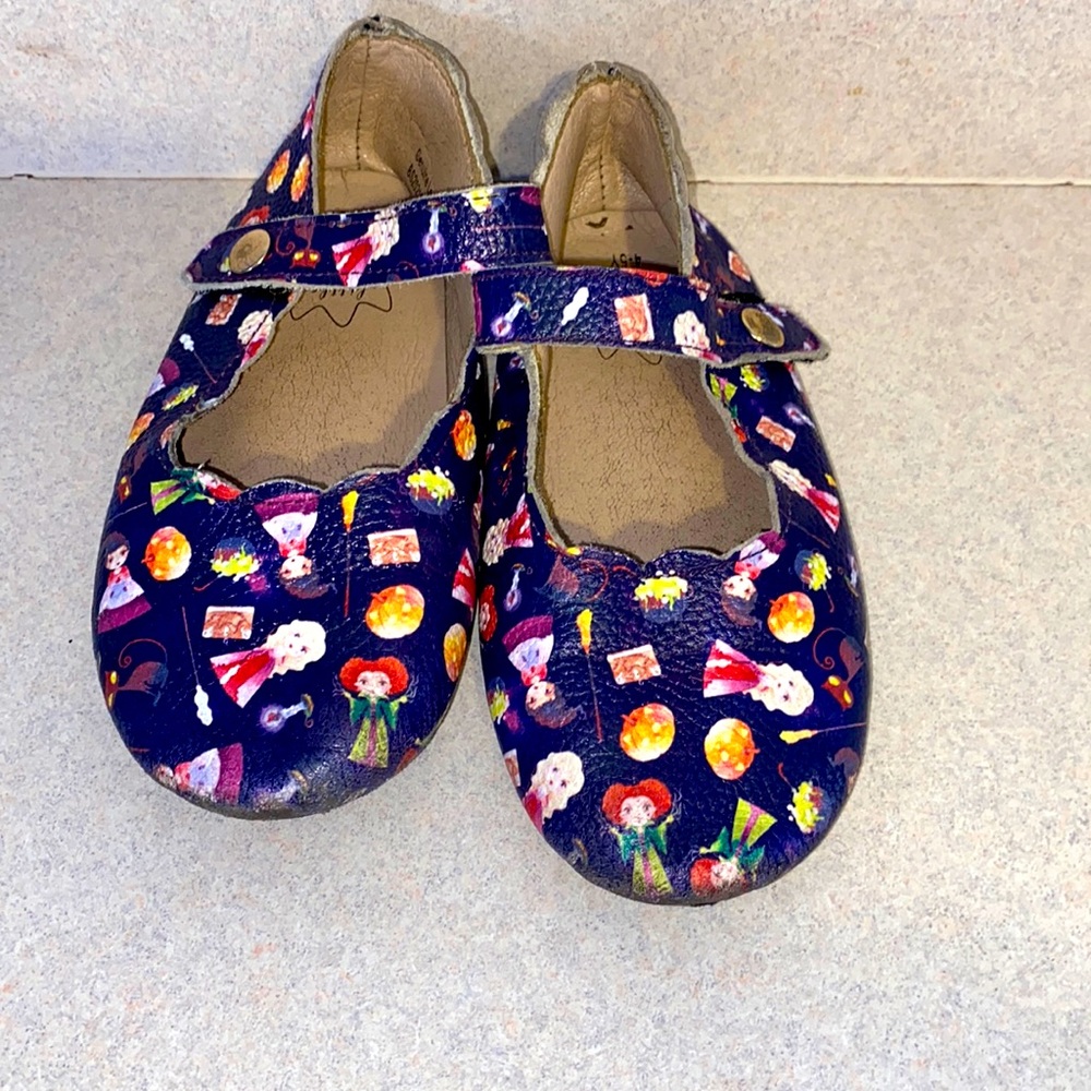 Little Penguin Hocus Pocus shoes size 4-5 years